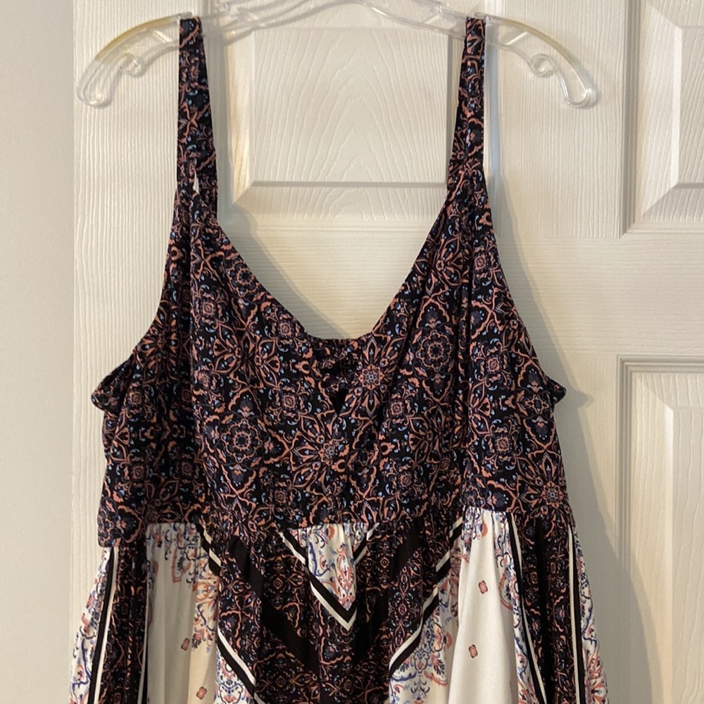 Torrid  Women Dress size 1 beautiful dress bust 40” brand new with tag - Picture 3 of 9